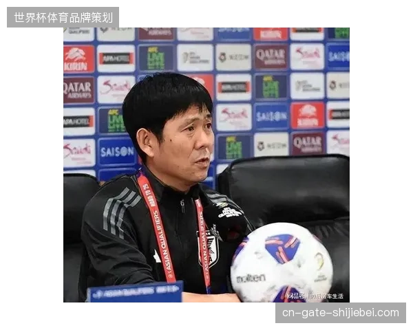 日本队主帅森保一被迫调整边路人选，为三笘薰重伤后可能出现的阵容空缺寻找替代方案